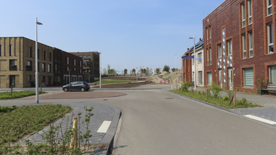 907034 Gezicht op de inrichting van het talud tussen de buurt Leeuwesteyn en het Willem Alexanderpark, bij de Tweede ...